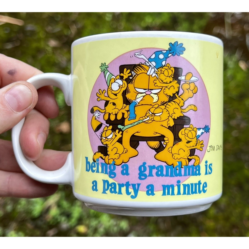 VTG Enesco Garfield's  "Grandma is A Party A Minute" Ceramic Coffee Mug Cup